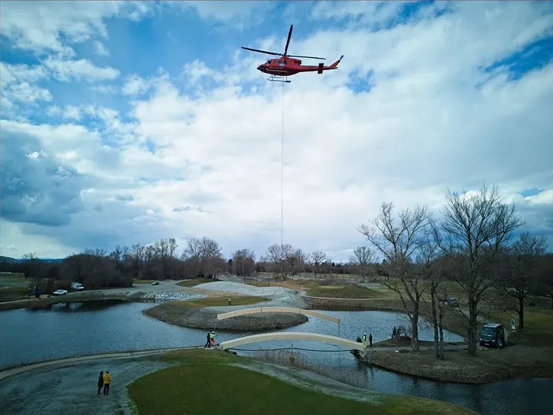 Brückenbau per Helikopter
